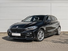 BMW 1-serie - 118i Executive M Sport Automaat / Sportstoelen / Adaptieve LED / Cruise Control