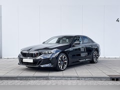 BMW i5 - Sedan eDrive40 M Sport Pro 20 Inch / Stuur & Stoelverwarming voor + achter / Stoelventilat