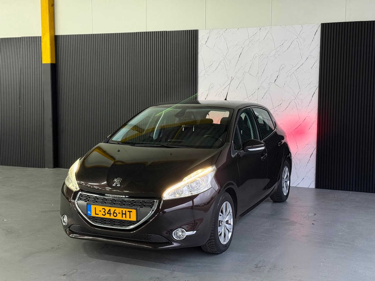 Peugeot 208 - 1.6 VTi ALLURE 5-DEURS AIRCO/CRUISE/LED! NETTE STAAT! - AutoWereld.nl