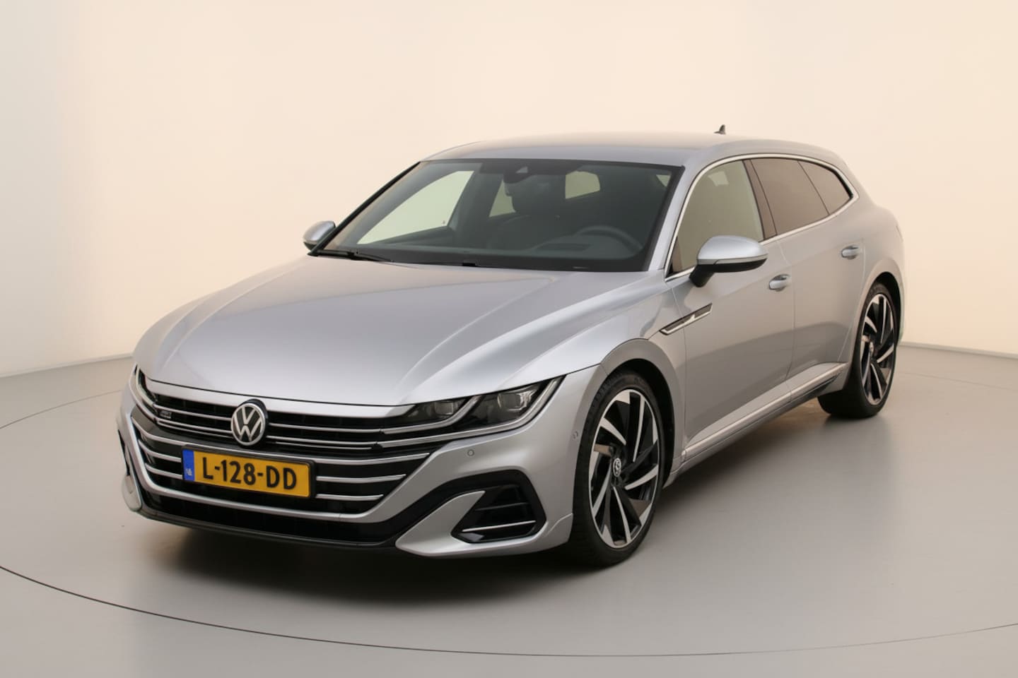Volkswagen Arteon Shooting Brake - 2.0 TSI R-Line Business 2.0 TSI R-Line Business+ - AutoWereld.nl