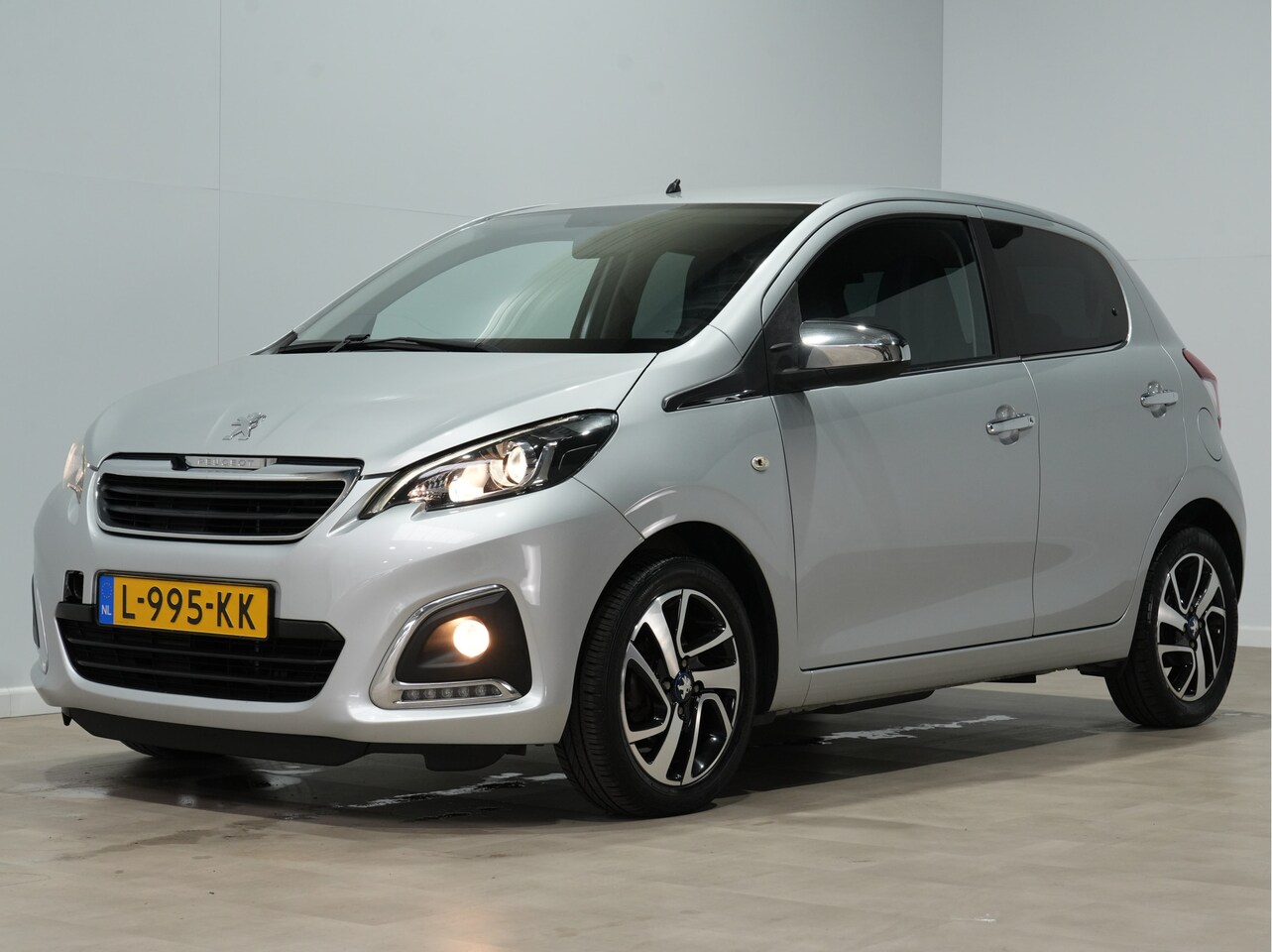 Peugeot 108 - 1.0 e-VTi Allure Camera Climate LM velgen - AutoWereld.nl