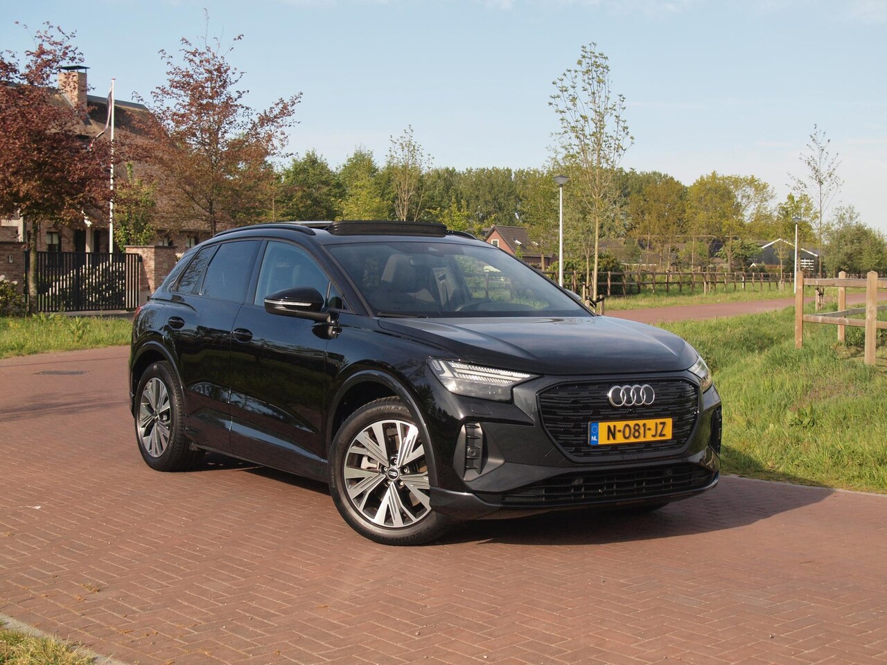 Audi Q4 e-tron - 40 Launch edition Advanced Plus 77 kWh | SOH 92% | Panoramadak | Sonos | Camera | Black op - AutoWereld.nl