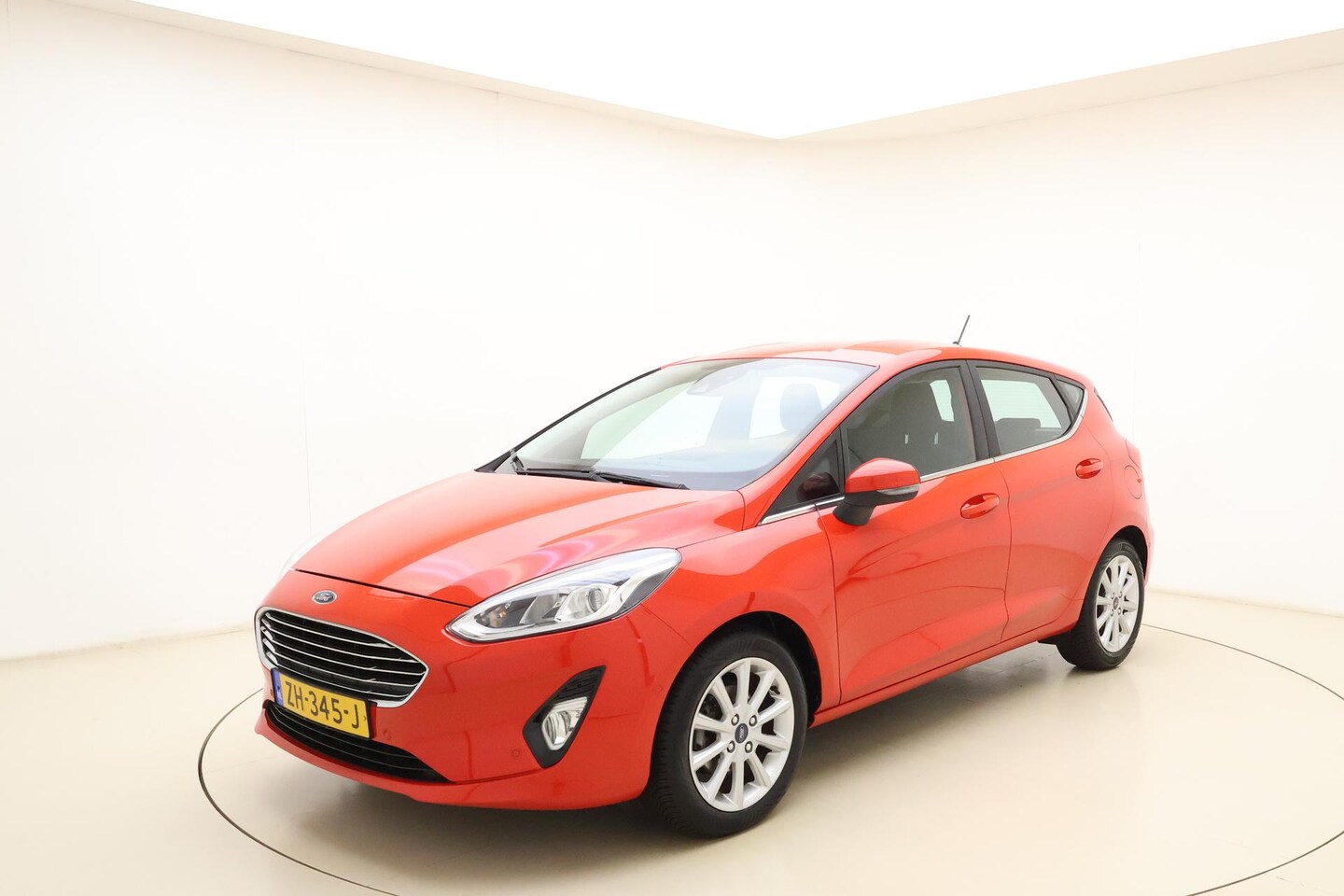 Ford Fiesta - 1.0 EcoBoost Titanium | Trekhaak | Navigatie | Camera | Parkeersensoren voor en achter | C - AutoWereld.nl