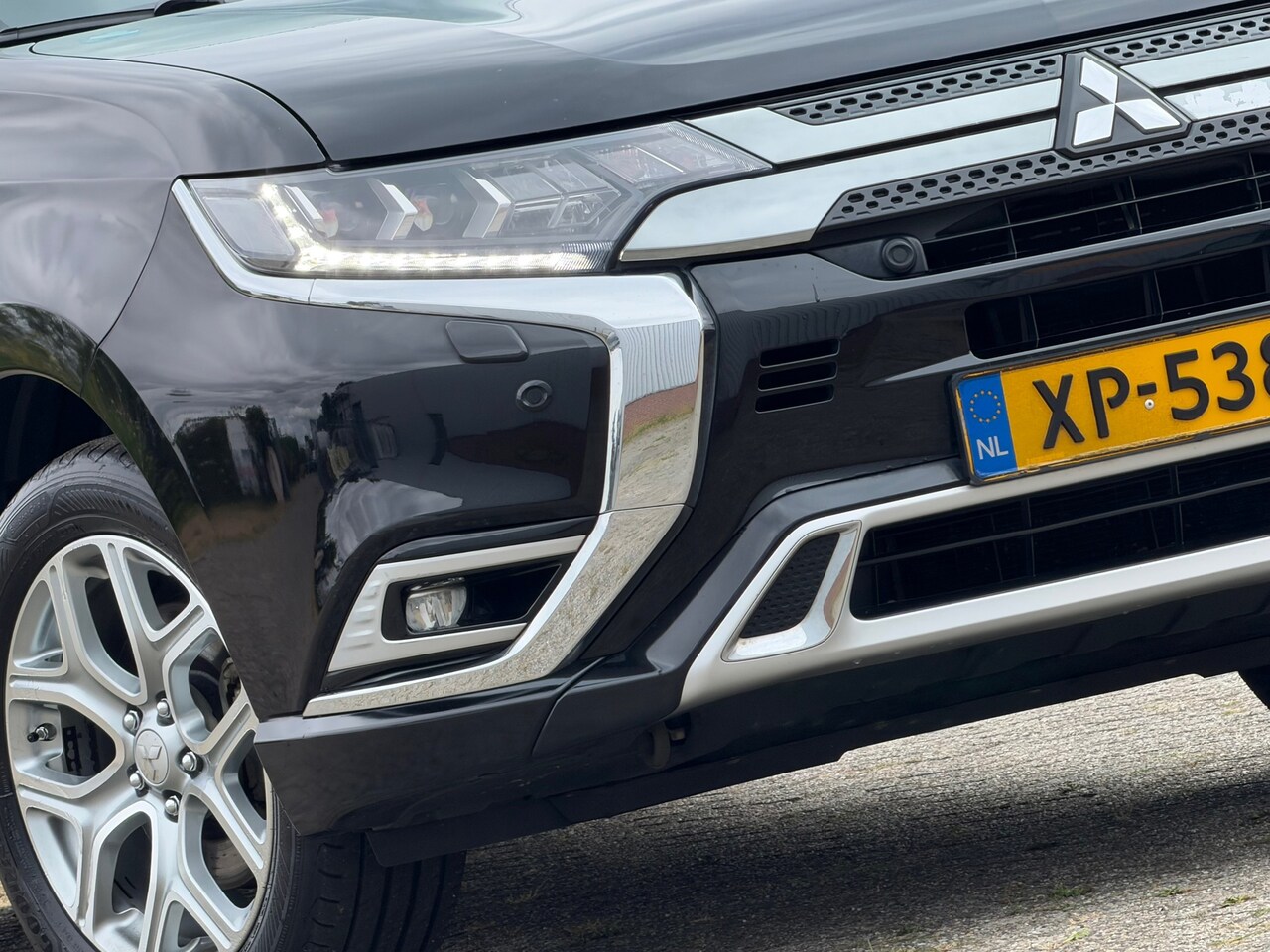 Mitsubishi Outlander - 2.4 PHEV Intense Plus - Black Pearl - Schuif/kantel dak - Leder - AutoWereld.nl