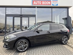 BMW 1-serie - 118i 140PK AUTOMAAT HE PANO/H&K/APPCARPLAY/HUD/ NAVI/DIGICOCKPIT/LED/2XKEYLESS/P-CAM/2XPDC