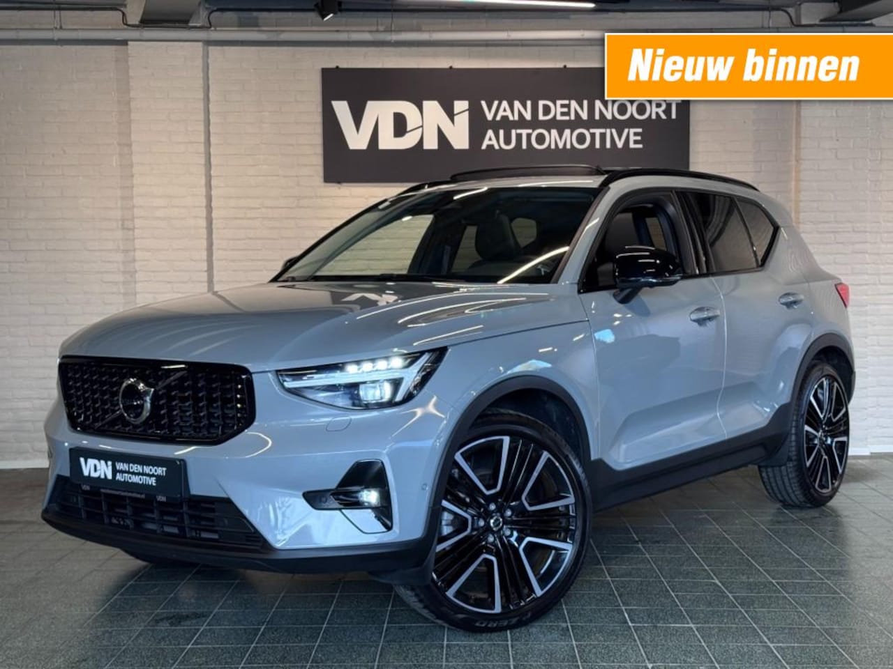 Volvo XC40 - 2.0 B4 Plus Dark 2WD Pano 360cam H/K Memory Trekhaak 21'' - AutoWereld.nl