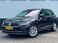 Volkswagen Tiguan - 1.5 TSI Life Camera|Keyless|Massage|ACC|Clima|Parelmoer