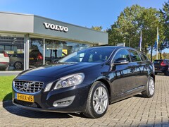 Volvo V60 - T3 150PK Automaat Momentum Trekhaak | Camera | PDC | All seasons |