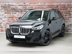 BMW X1 - sDrive20i Executive M Sport Pakket Automaat / Connected Package Professional / Parkeerhulp