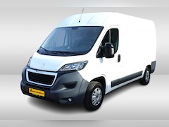 Peugeot Boxer - 330 2.0 BlueHDI L2H2 Pro Navigatie / Camera / Trekhaak / PDC / Airco