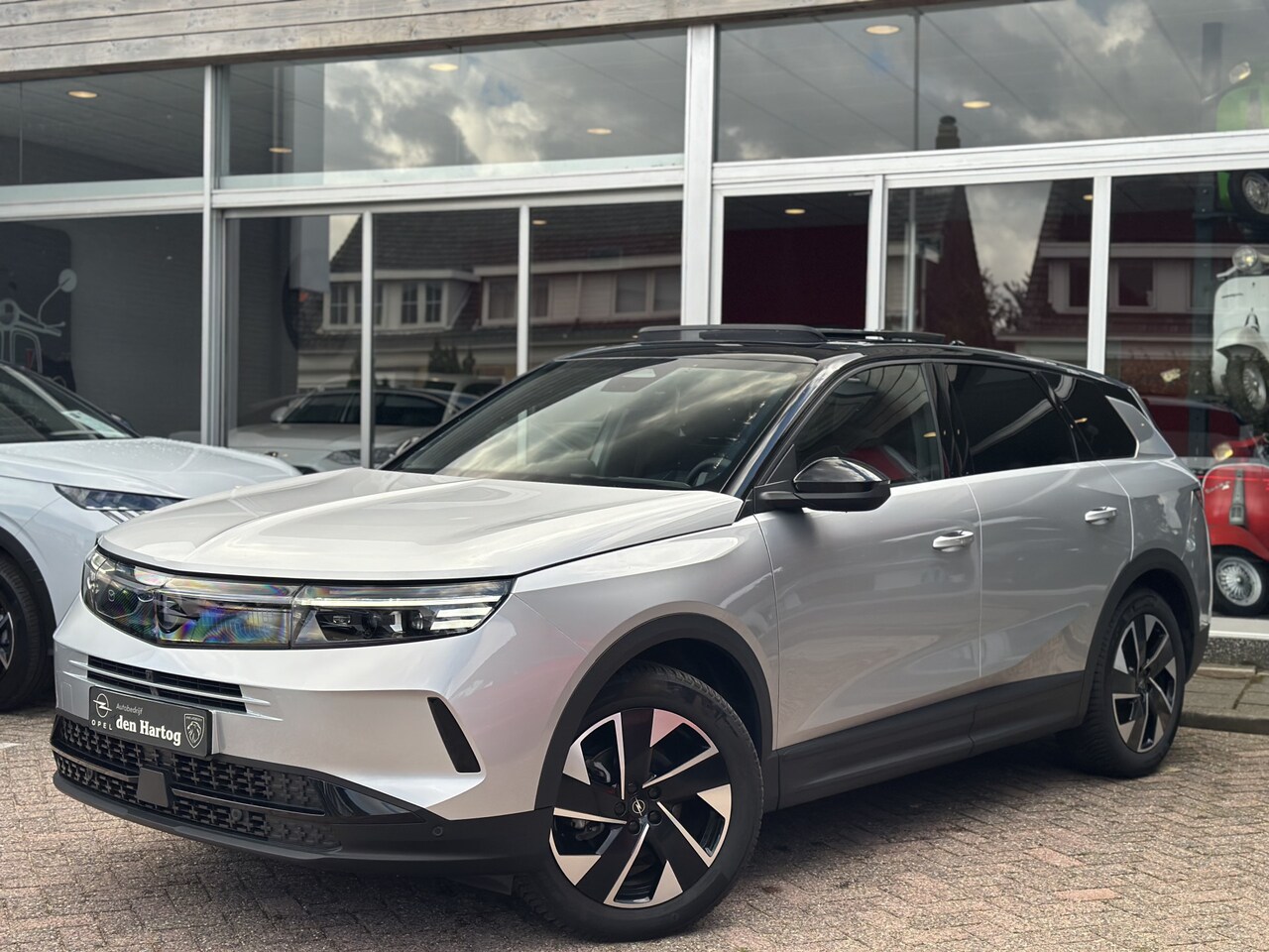 Opel Grandland - 1.2 Turbo Hybrid GS Leder/Panorama dak/Vocal/360 camera. - AutoWereld.nl