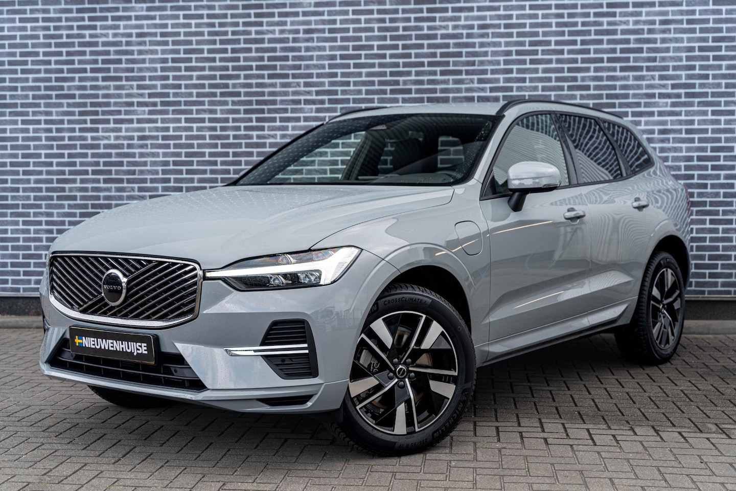 Volvo XC60 - T6 Plug-in hybrid AWD Essential | Gratis Trekhaak | Google | Long Range | Adaptieve Cruise - AutoWereld.nl