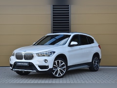 BMW X1 - sDrive20i Orange Edition II * Head-up * Panoramadak * Stoelmemory * Camera * Trekhaak