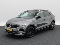 Volkswagen T-Roc - 1.5 TSi 150 Pk Automaat R line | Black Style | Trekhaak | Stoelverwarming | Panorama dak |