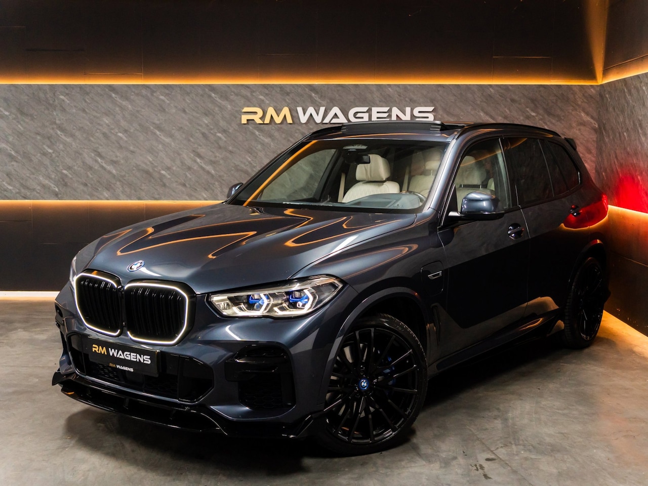 BMW X5 - XDrive45e High Executive|B&W|Sky Lounge|Individual|Massage|Laser|360|Full - AutoWereld.nl