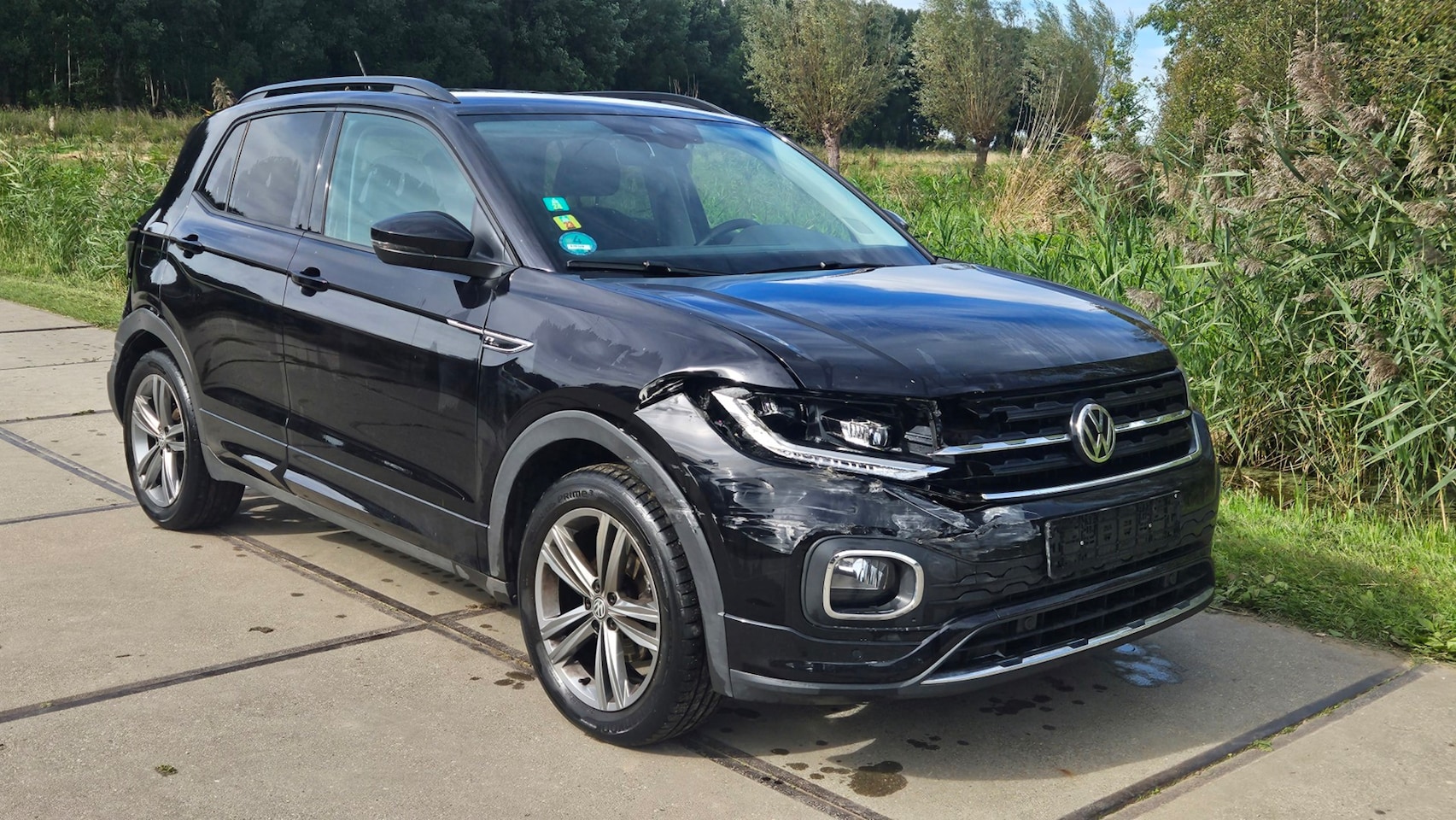 Volkswagen T-Cross - 1.0 TSI Style R-line schade auto heeft voor en achter lichte schade - AutoWereld.nl