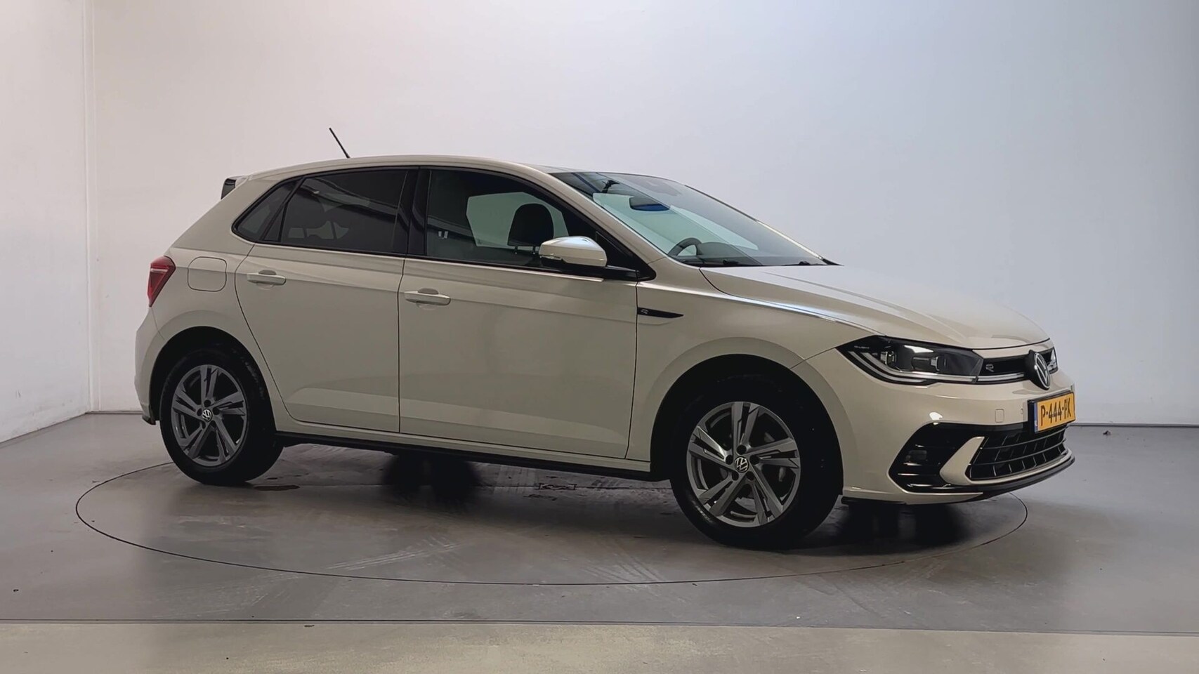 Volkswagen Polo - 1.0 TSI R-Line Business LED Camera Stoelverwarming Virtual Cockpit DAB+ - AutoWereld.nl