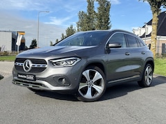 Mercedes-Benz GLA-Klasse - 250 e Progressive | Panoramadak | Trekhaak | Widescreen | 20" lichtmetalen velgen | Stoelv