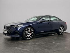 BMW 5-serie - 530e M Sport Edition | Trekhaak | Driving Assistant Plus | Harman Kardon | Panoramadak | S