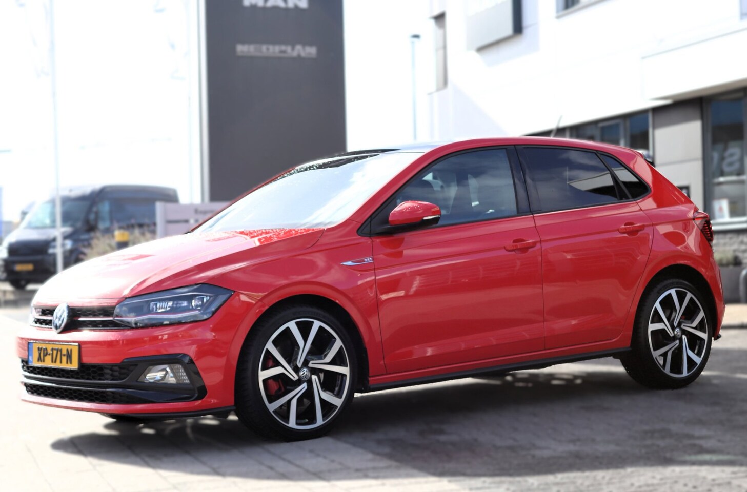 Volkswagen Polo - 2.0 TSI GTI - 200 pk | LED koplampen | Navi | Pano | Trekhaak |Rode remklauwen | 18" LMV|A - AutoWereld.nl