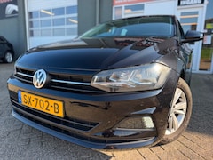 Volkswagen Polo - 1.0 TSI Comfortline 5 drs in automaat en parkeersensoren en trekhaak en navigatie en bluet