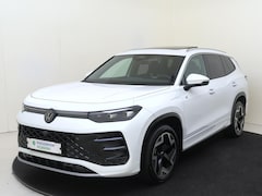 Volkswagen Tayron - 1.5 eHybrid R-Line Edition | SoH 95% | Panoramadak | Trekhaak | Adaptieve demping | 360 ca