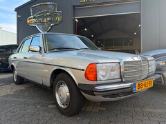Mercedes-Benz 200-280 (W123) - 300 D 5 cyl. Automaat
