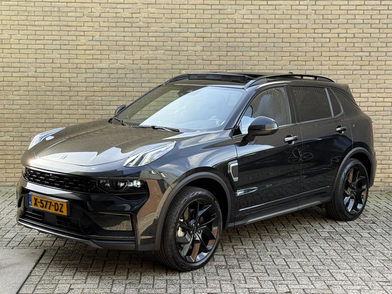 Lynk & Co 01 - 1.5 PHEV 261pk | Blackline | Zwarte hemel | Rolhoes | 360 camera | Panoramadak | 20 inch v - AutoWereld.nl