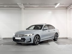 BMW 3-serie - Sedan 330e M Sport | Schuifdak | Trekhaak
