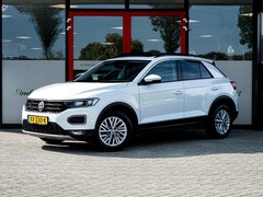 Volkswagen T-Roc - 1.5 TSI Style | Trekhaak | Panoramadak | Adaptieve Cruise Control | Schuif/Kanteldak | DAB