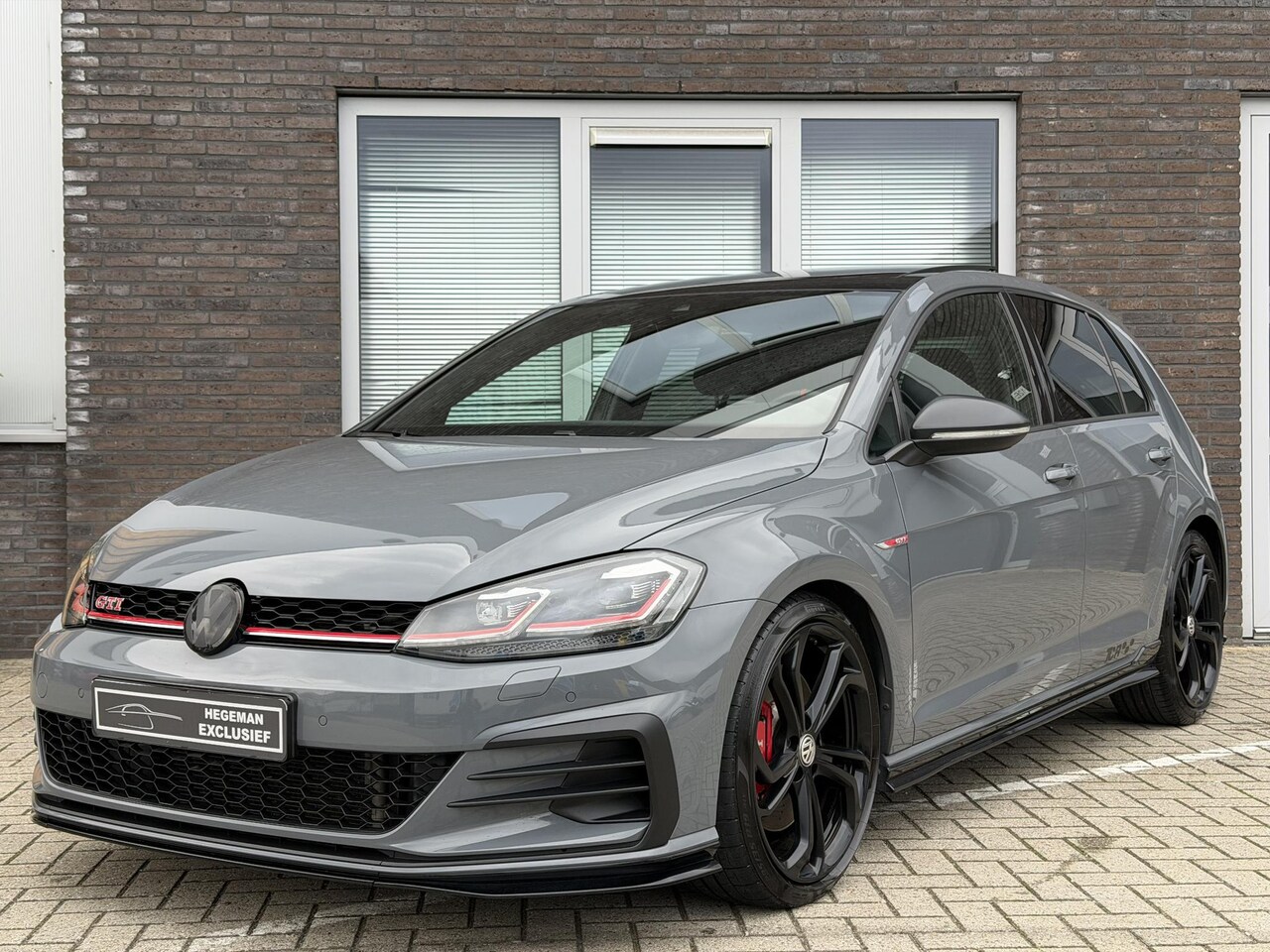 Volkswagen Golf - 2.0 TSI GTI TCR | AKRA | Schuif-kanteldak | DCC | DAB | ACC | Camera | Dodehoek | Keyless - AutoWereld.nl