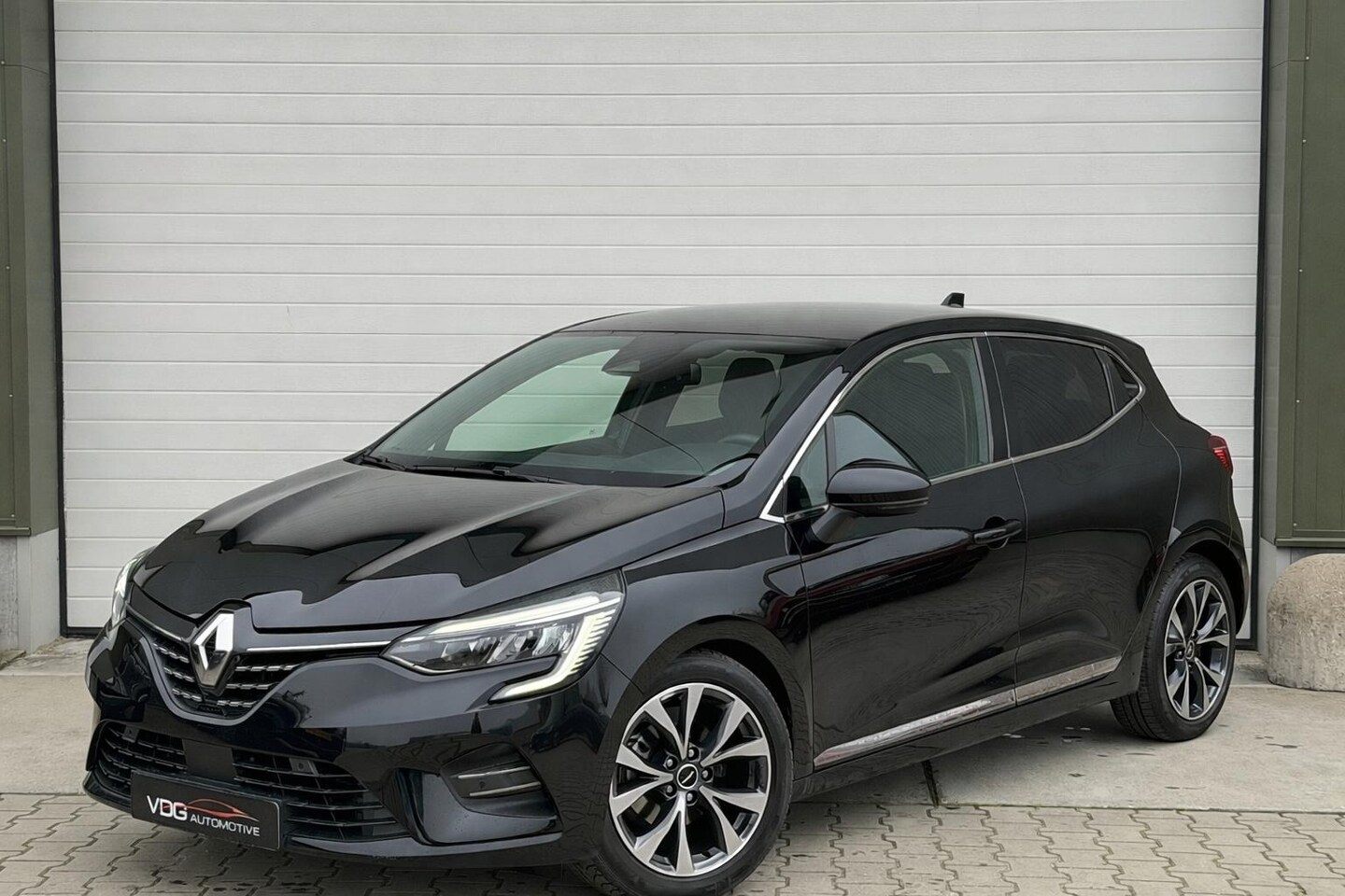 Renault Clio - 1.0 TCe 90 Techno / Clima / Navi / Carplay / Camera / 16" lm velgen / Donker glas - AutoWereld.nl