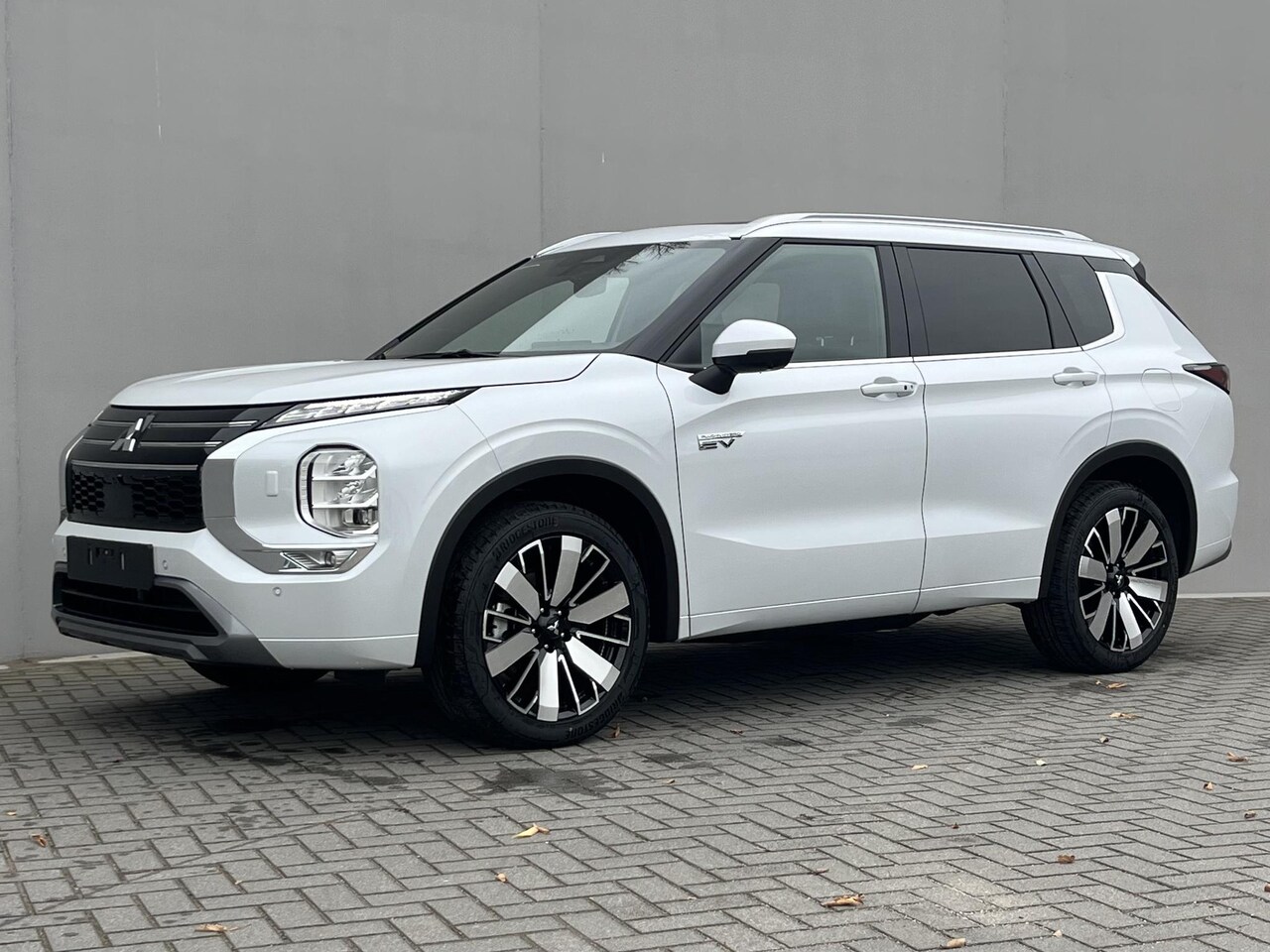 Mitsubishi Outlander - 2.4 PHEV Instyle / € 7.000,- Voordeel Op Nieuwprijs / 8 Jaar Fabrieksgarantie / Elektrisch - AutoWereld.nl