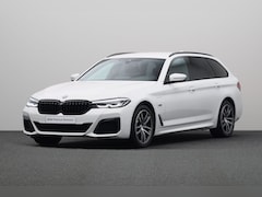 BMW 5-serie Touring - 530e Business Edition Plus | M-sport Shadow Line | DAB | PDC voor/ achter | Trekhaak |