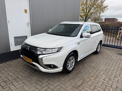 Mitsubishi Outlander - 2.4 PHEV Pure / 1E EIGENAAR / AIRCO / CRUISE / PARKEERSENSOREN / TREKHAAK / CAMERA / APPLE