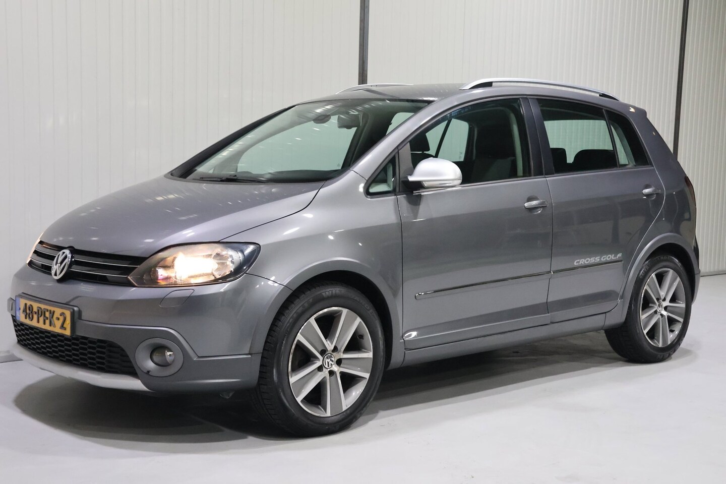 Volkswagen Golf - 1.4 TSI Cross NWE APK - DEALER ONDERHOUDEN - LM VELGEN - NAVI!! - AutoWereld.nl