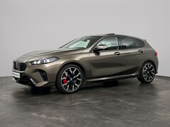BMW 1-serie - 120 M Sport Design Edition | Panoramadak | Trekhaak | Harman Kardon | Comfort Access | Hea