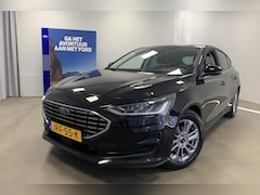 Ford Focus - 1.0 EcoBoost Hybrid Titanium | Privacy Glass | Lichtmetalen Velgen | Climate Control