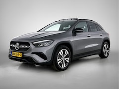Mercedes-Benz GLA-Klasse - 180 Luxury Line | Night pakket | Panorama schuifdak | Lederlook zwart Artico | Privacy Gla