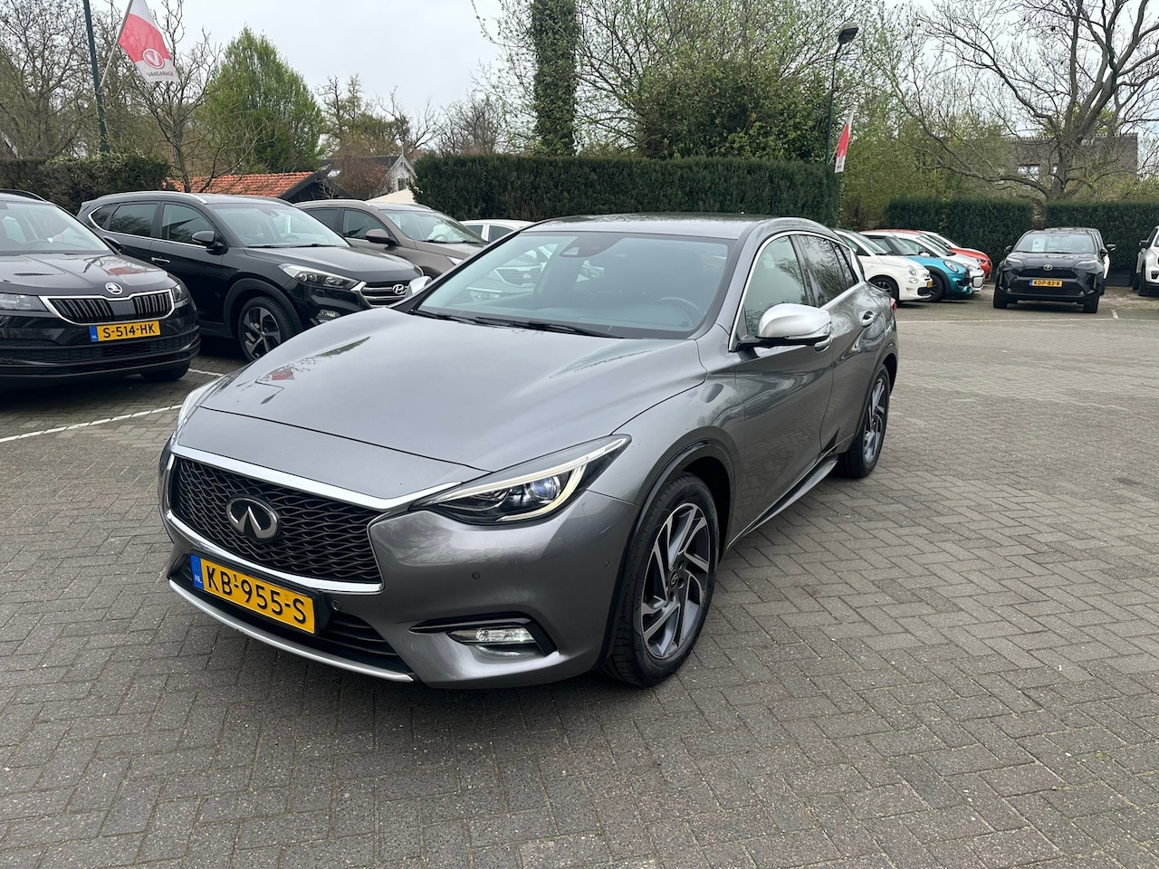 Infiniti Q30 - 1.6t Premium 1.6t Premium , automaat , leer, navigatie, pdc voor en achter met camera - AutoWereld.nl