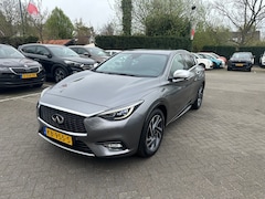 Infiniti Q30 - 1.6t Premium , automaat , leer, navigatie, pdc voor en achter met camera