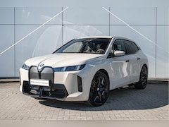 BMW iX - xDrive60 M Sport / Trekhaak / Comfort Access / Soft-Close / Adaptieve LED / Harman Kardon