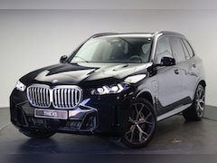 BMW X5 - xDrive50e M Sport Automaat / Panoramadak / Trekhaak / Parking Assistant Professional / Com