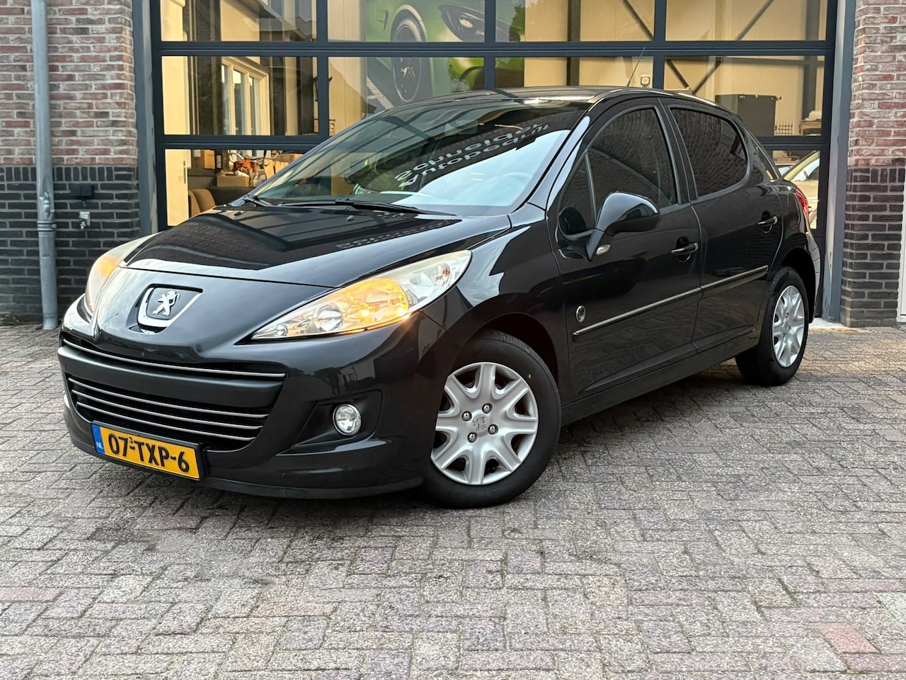 Peugeot 207 - 1.4 VTi Urban Move APK Airco - AutoWereld.nl