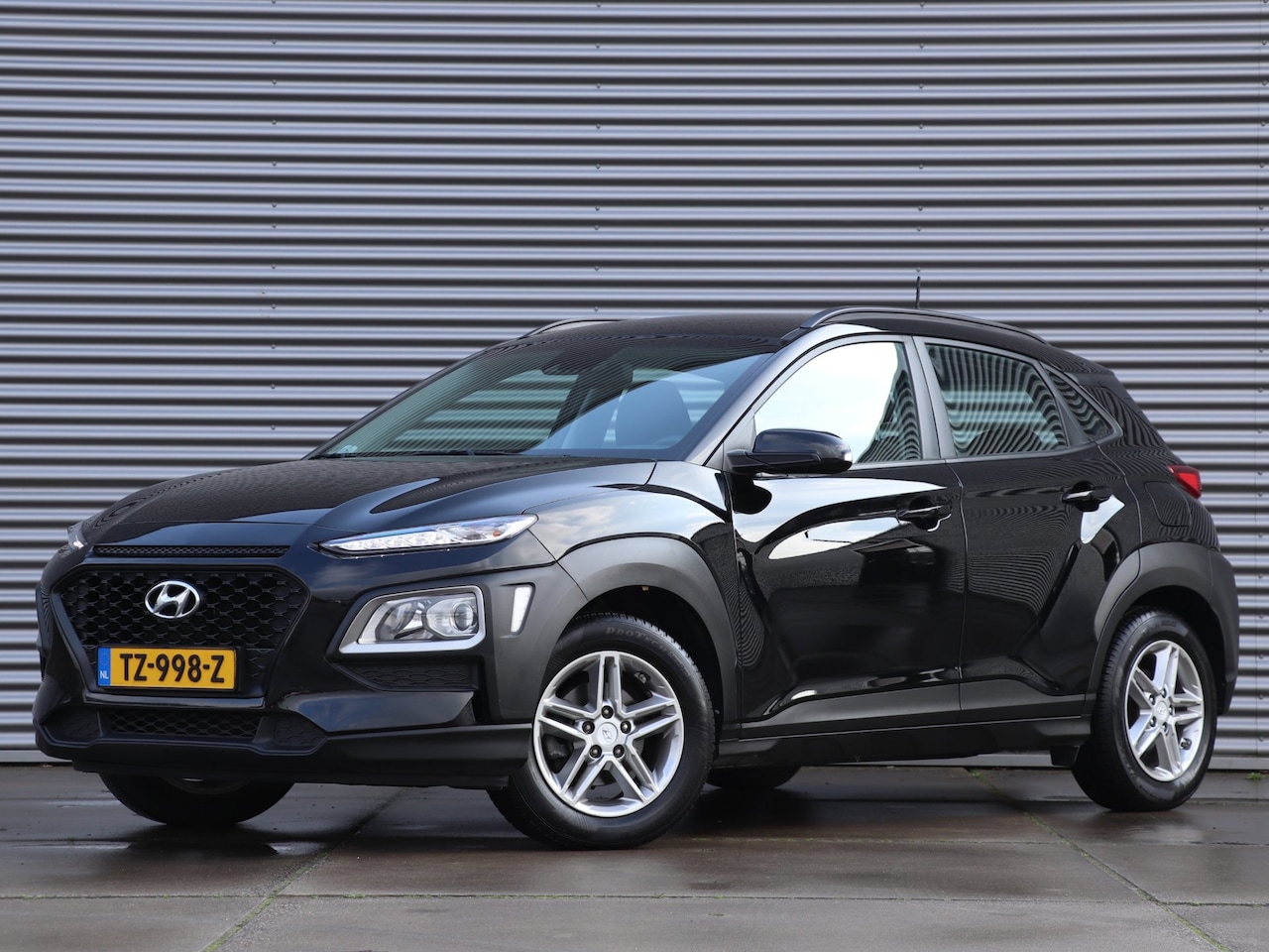 Hyundai Kona - 1.0T Essence *Navigatie*Trekhaak*Camera* - AutoWereld.nl