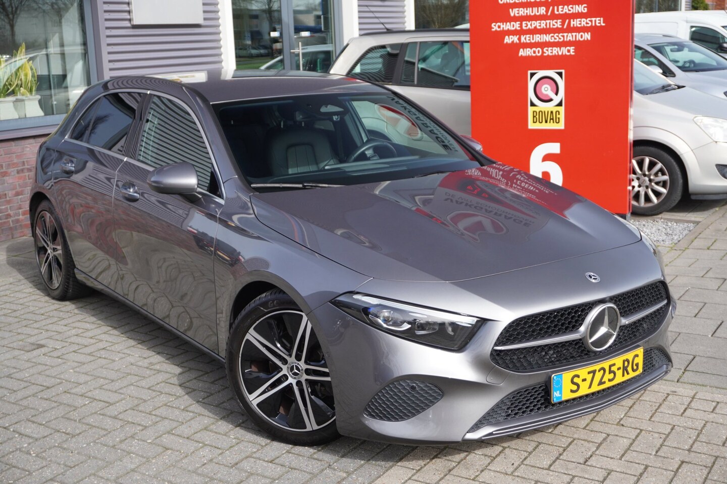 Mercedes-Benz A-klasse - 180 Luxury Line / Sfeerverlichting / Carplay / Camera / Digital dash / Leder - AutoWereld.nl