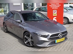 Mercedes-Benz A-klasse - 180 Luxury Line / Sfeerverlichting / Carplay / Camera / Digital dash / Leder