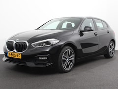 BMW 1-serie - 118i Automaat Sport Line Navigatie Cruise Control Apple Carplay Android Auto Parkeersensor
