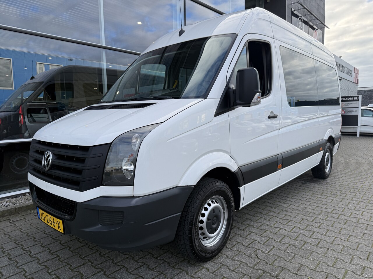 Volkswagen Crafter - L2H2 Rolstoelbus / Personenbus 35 2.0 TDI BM (Nette en goed onderhouden bus met klapstoele - AutoWereld.nl