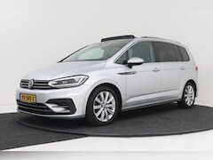Volkswagen Touran - 1.8 TSI Highline Business R-Line 7p | Trekhaak | Panoramadak | 180 PK | Dealer Ond. | CarP